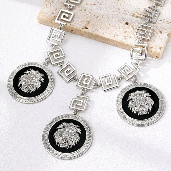 Designer Inspired Black & Silver Lion necklace - Picture 4 of 5